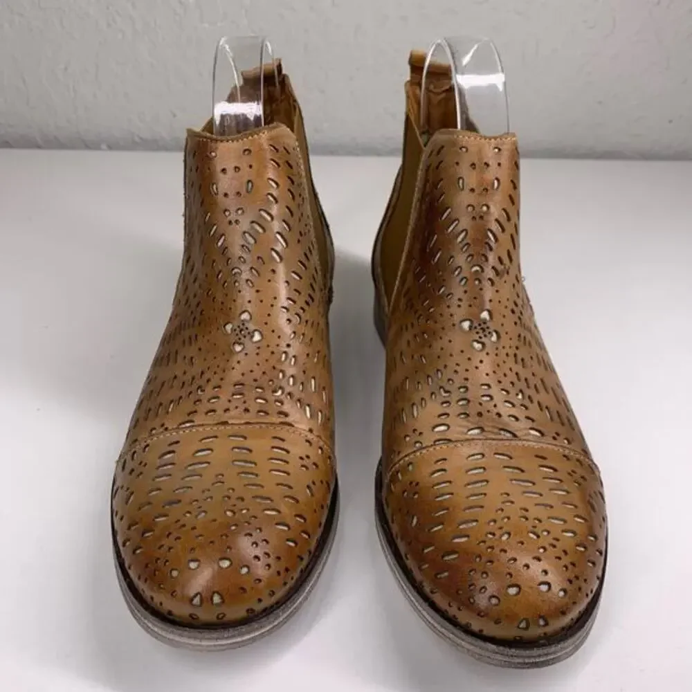 GARNET HILL Brown‎ Leather Laser-Cut Eyelet Chelsea Boots Size 8